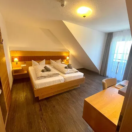 Landgasthof Linde Hepbach, & Restaurant بيت ريفي ماركدورف