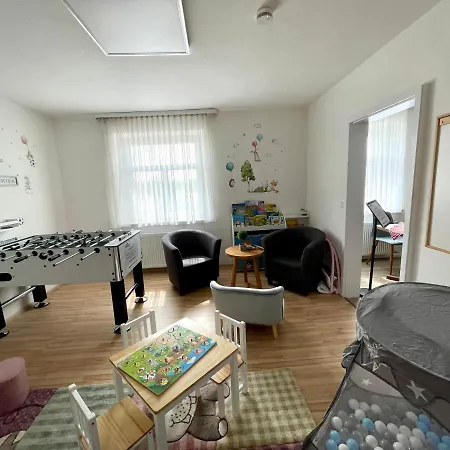 Landgasthof Linde Hepbach, & Restaurant بيت ريفي *