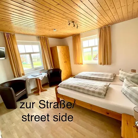 Landgasthof Linde Hepbach, & Restaurant بيت ريفي *