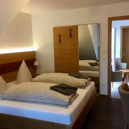 Landgasthof Linde Hepbach, & Restaurant بيت ريفي